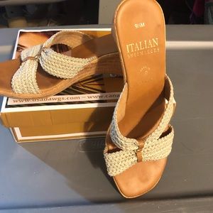 9.5M Italian Leather Taupe Colored Wedges